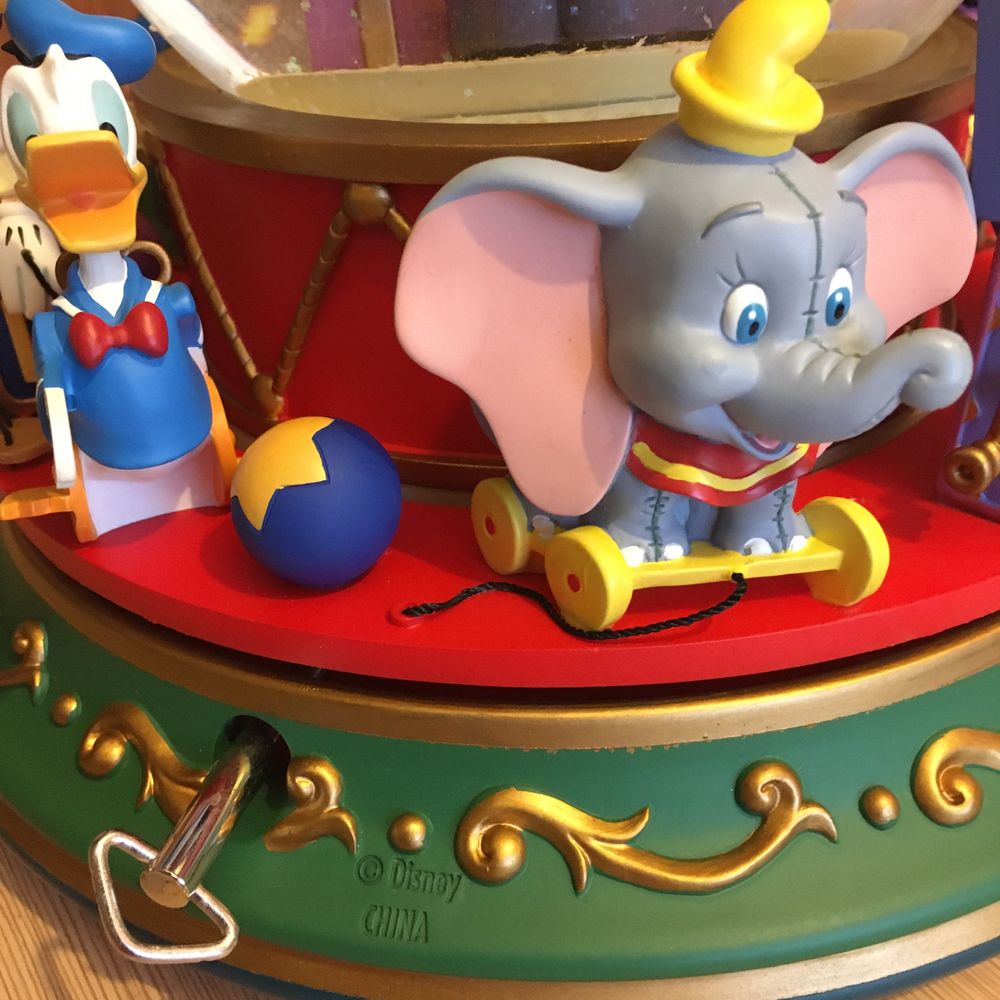 Снежный шар коллекционный оригинал Disney карусель со всеми героями