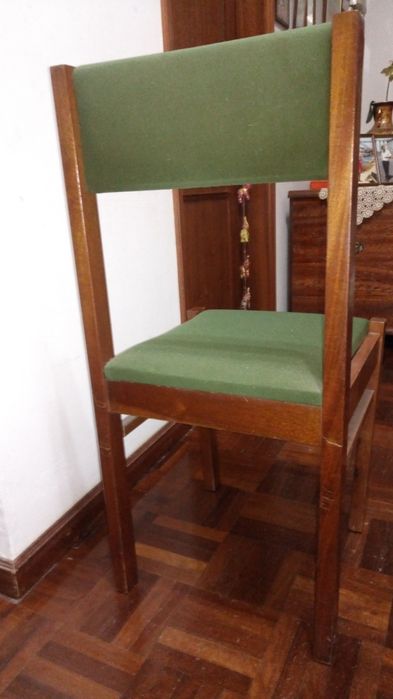 Cadeira estofada a verde