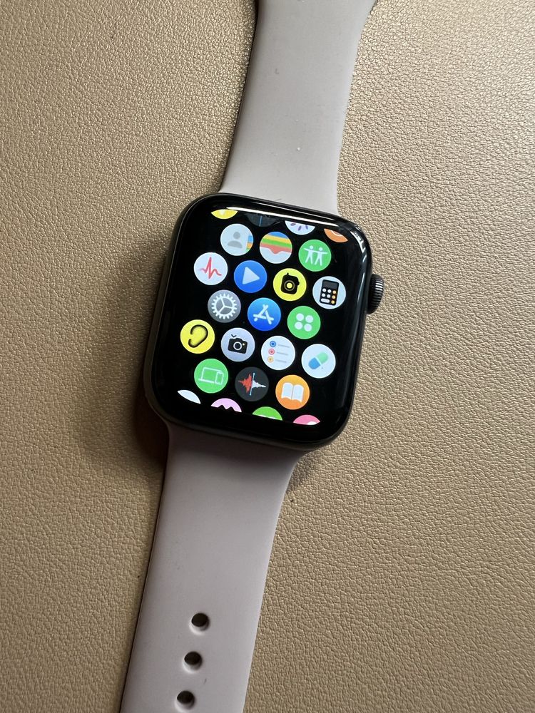 Продам Apple watch 4 44 мм