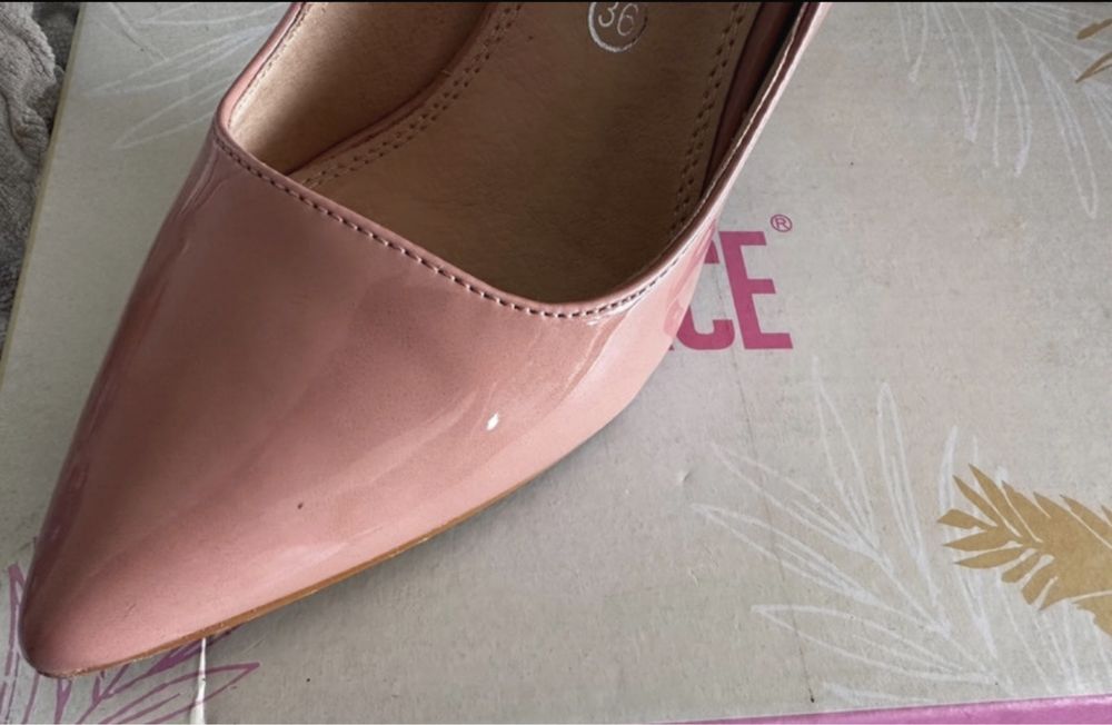 Sapato salto alto verniz rosa