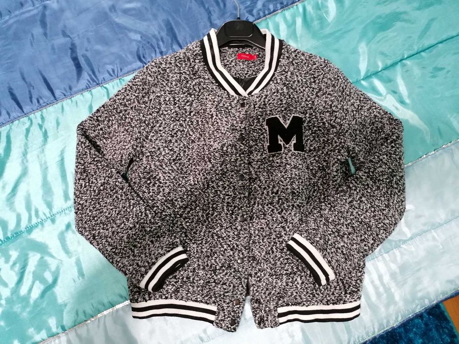 Casaco quentinho malhado de preto e branco. Tamanho 44 e 46.