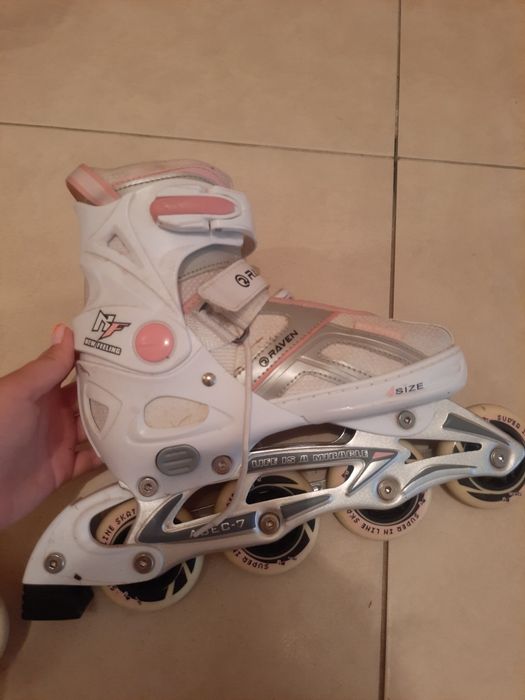 Damskie rolki różowe.