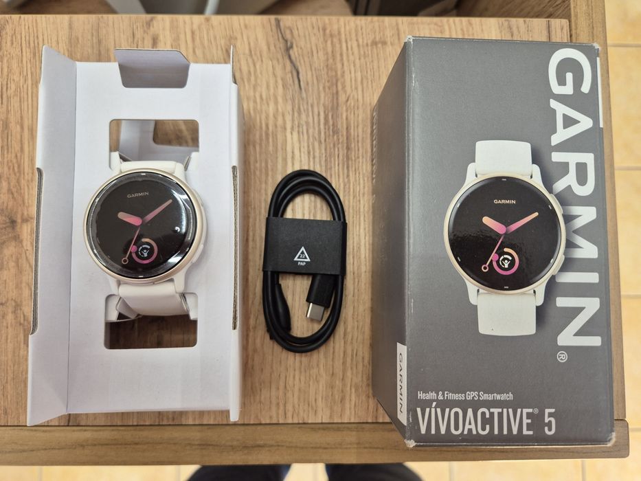 Garmin vivoactive 5 Cream Gold Aluminum Bezel with Ivory Case