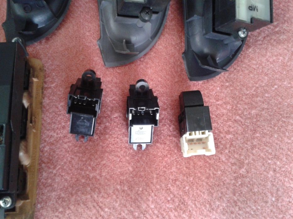 Vendo botão vidro eléctrico do nissan almera,primera,micra e sunny