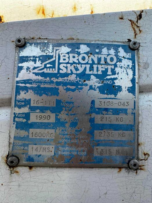 Podnośnik koszowy / podest ruchomy z przyczepą