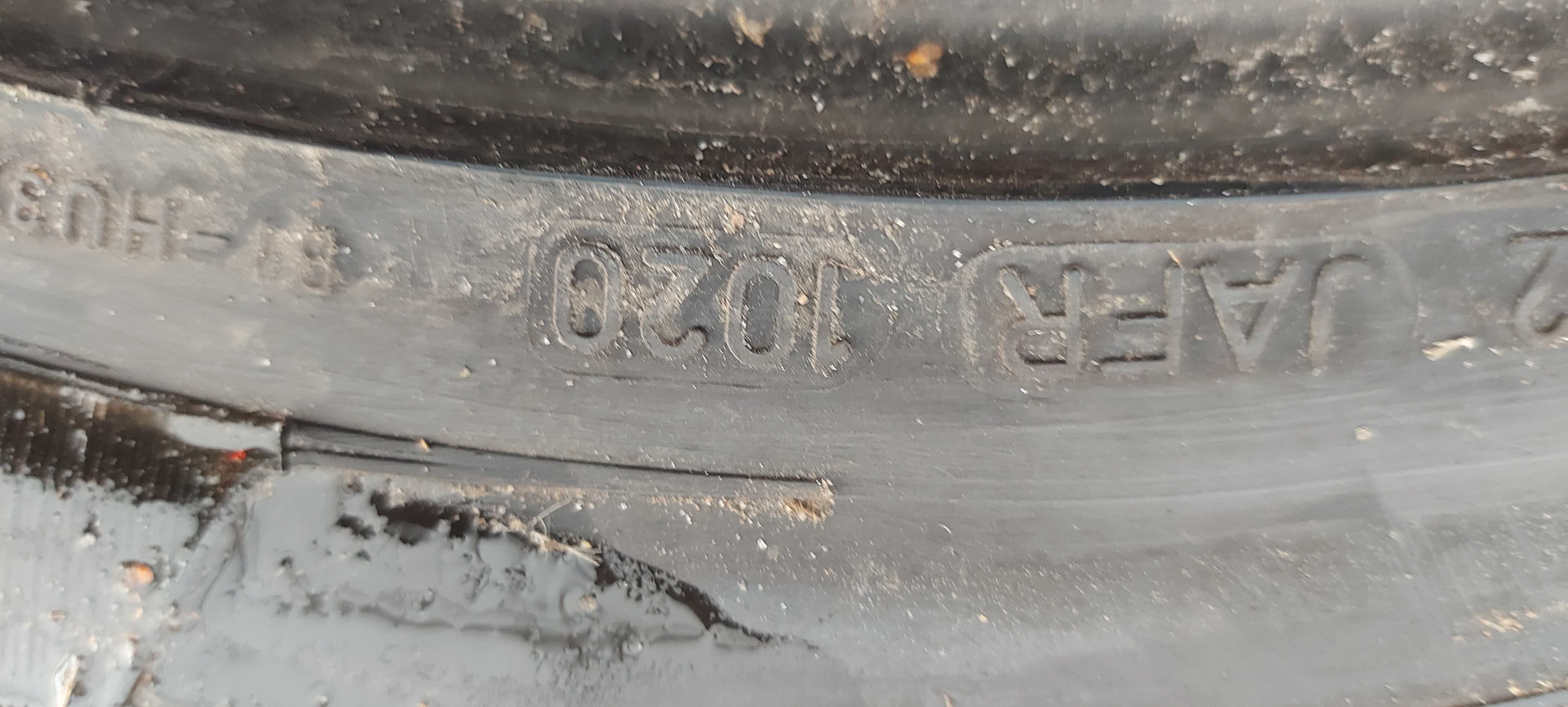 opona zimowa DUNLOP 245/45 R19 2020R