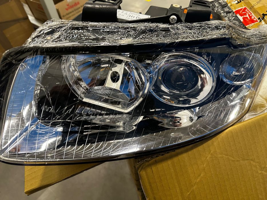 Lampy przód Audi A4 B6 Xenon