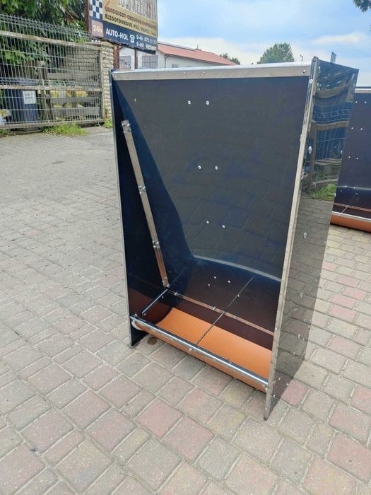 Automat dwustanowiskowy na paszę SUCHĄ dla TRZODY-KARMNIK z płyty PE