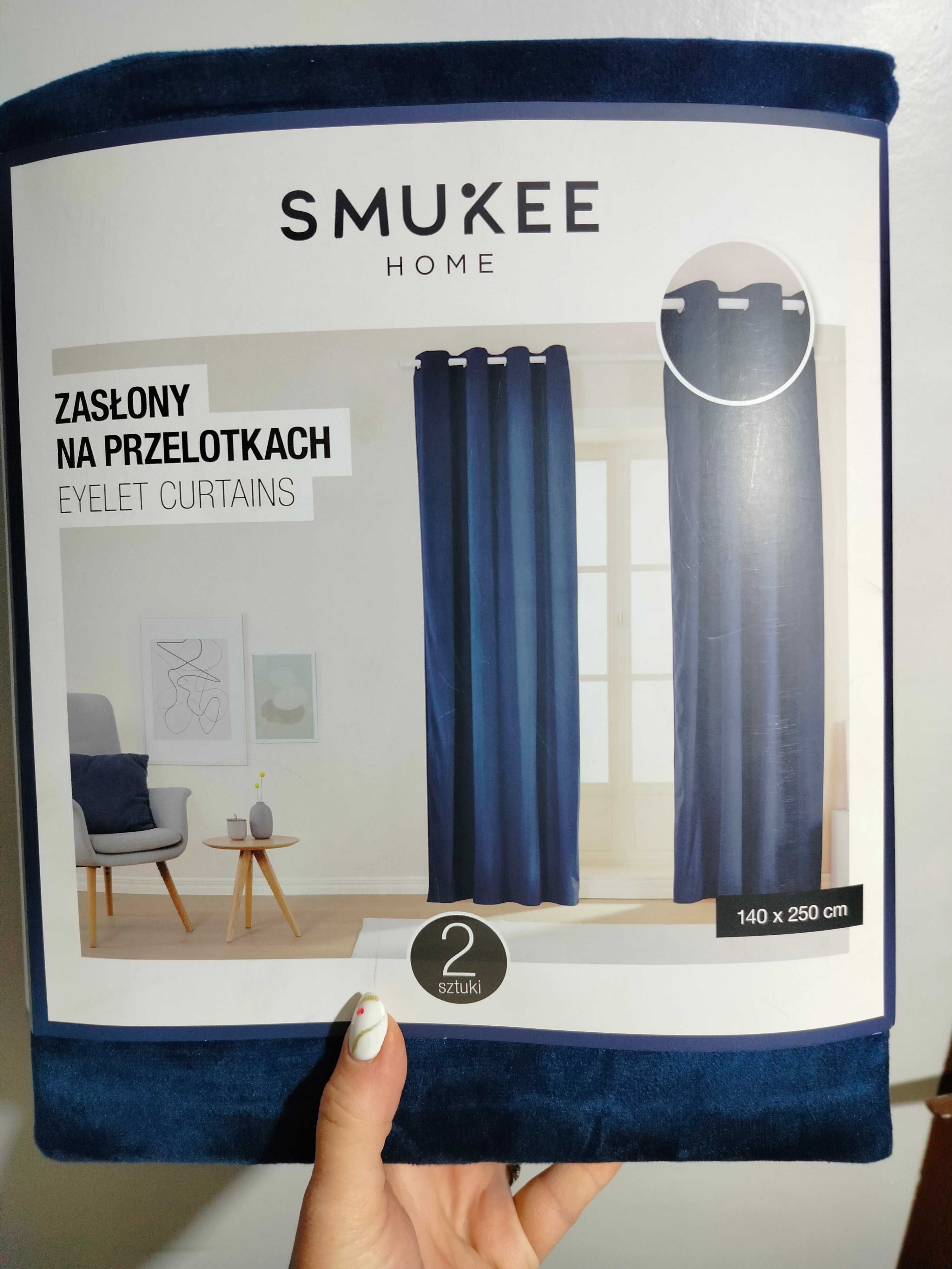 Zasłony na przelotkach kółkach Smukee 140x250 granatowe welurowe 275