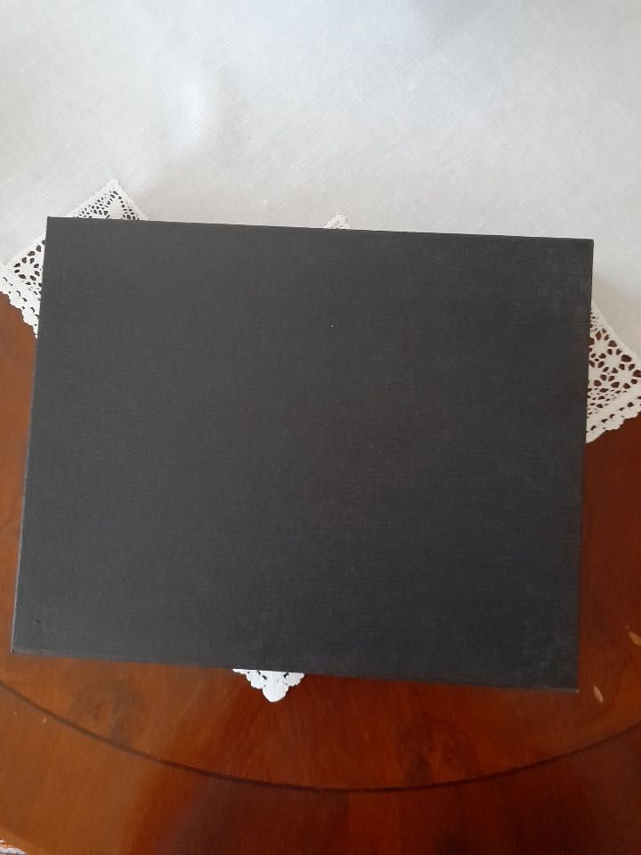 Upominkowe pudelko z zatrzaskiem magnetycznym