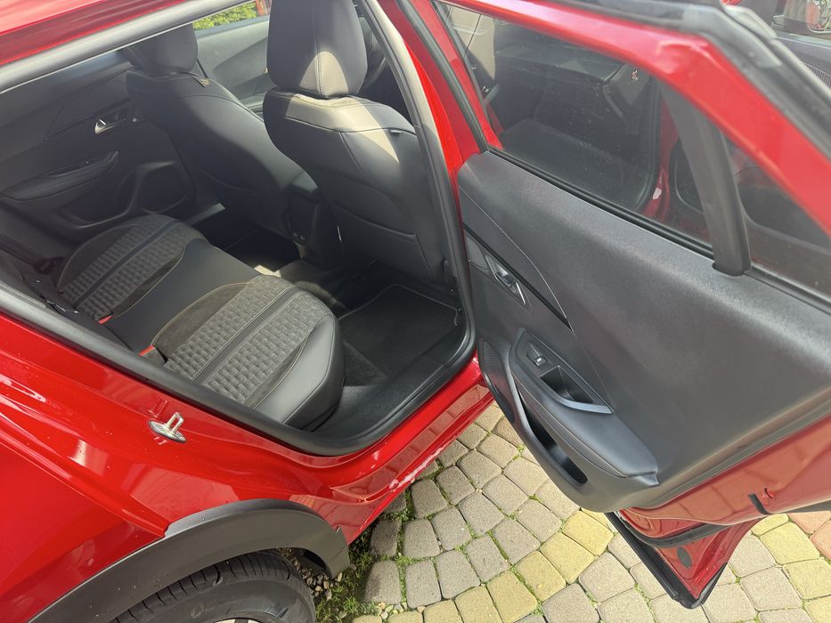 Peugeot E2008 Електро 300 км