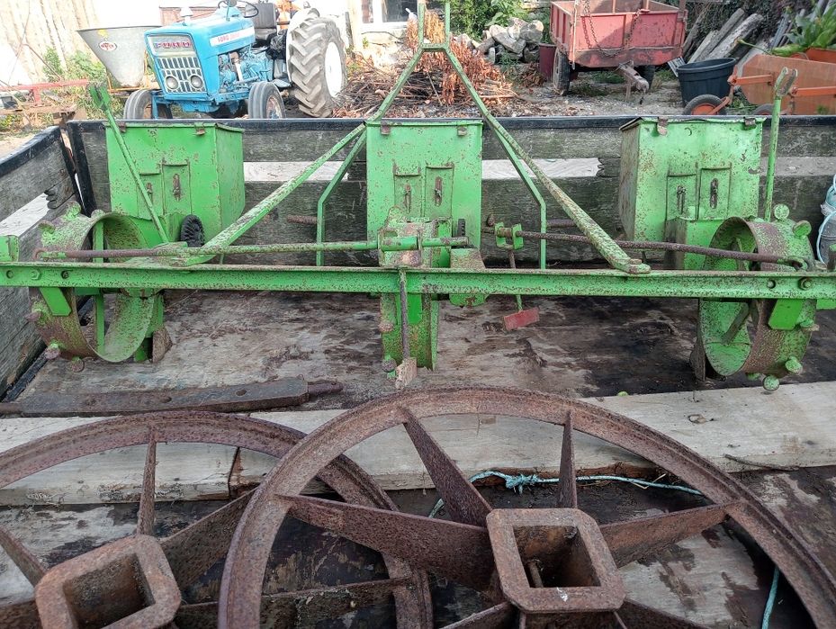 Semeador e adubador 3 linhas