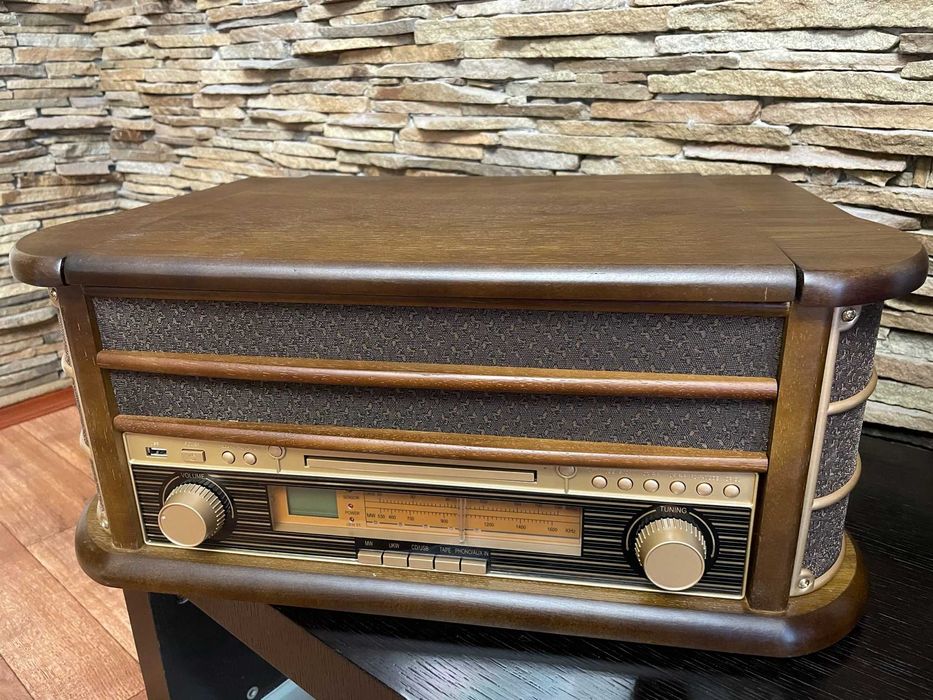 Приемник в ретро стиле Карузо