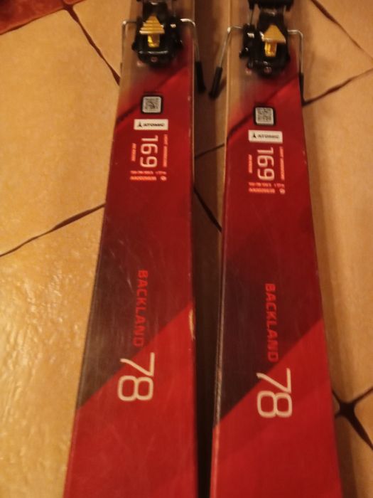 Narty skiturowe atomic backland foki