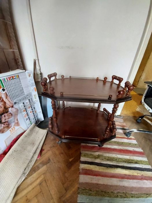 Оригінальний дерев'яний Столик у формі Двох ярусної  Барної конструкці