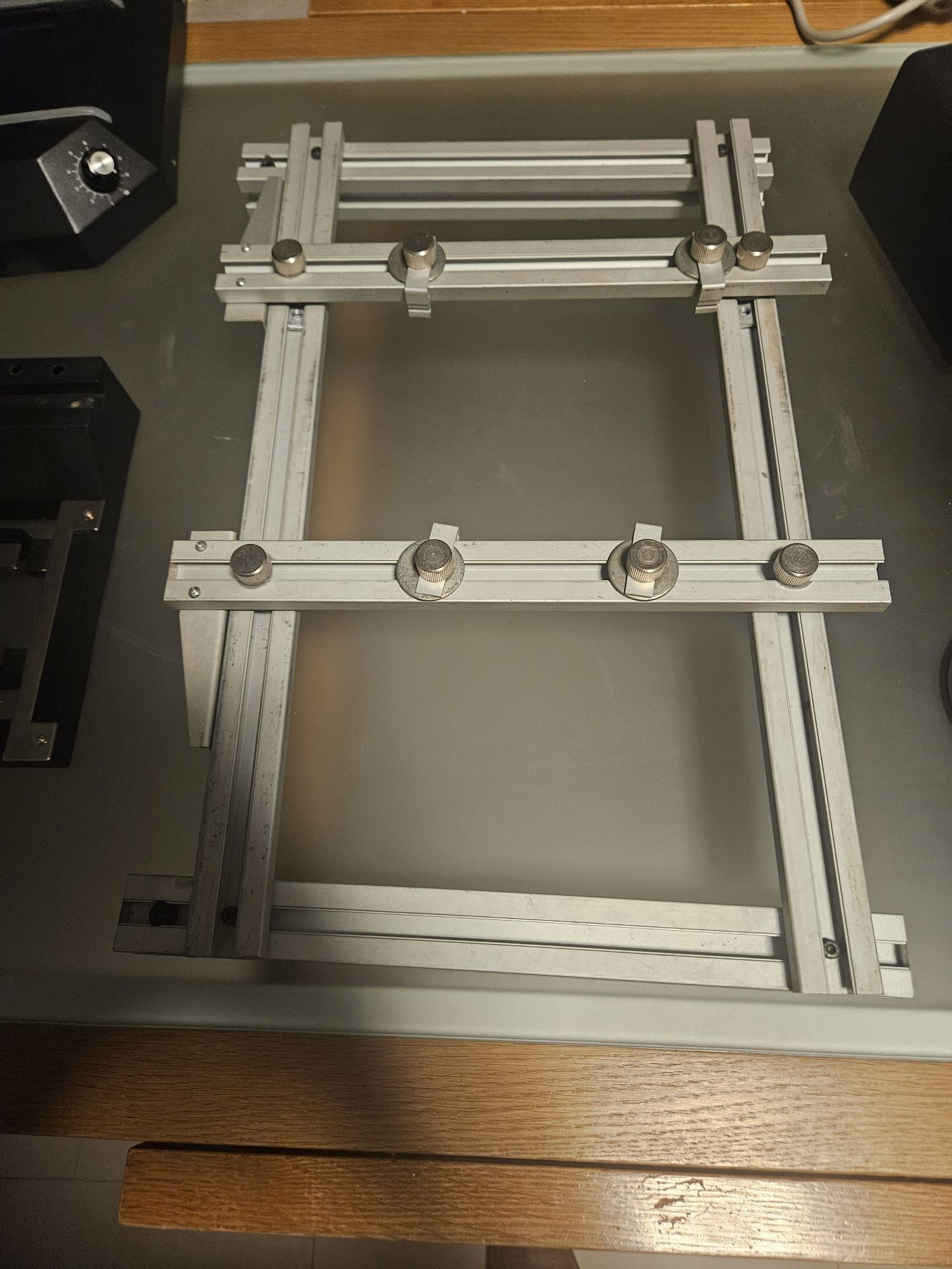 Mesas de suporte para equipamentos eletrónicos