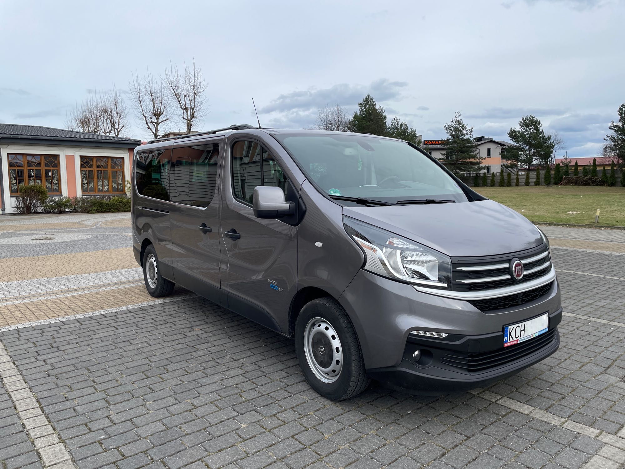 Wynajem BUSA 9 osobowego Talento Trafic Vivaro van wolne terminy