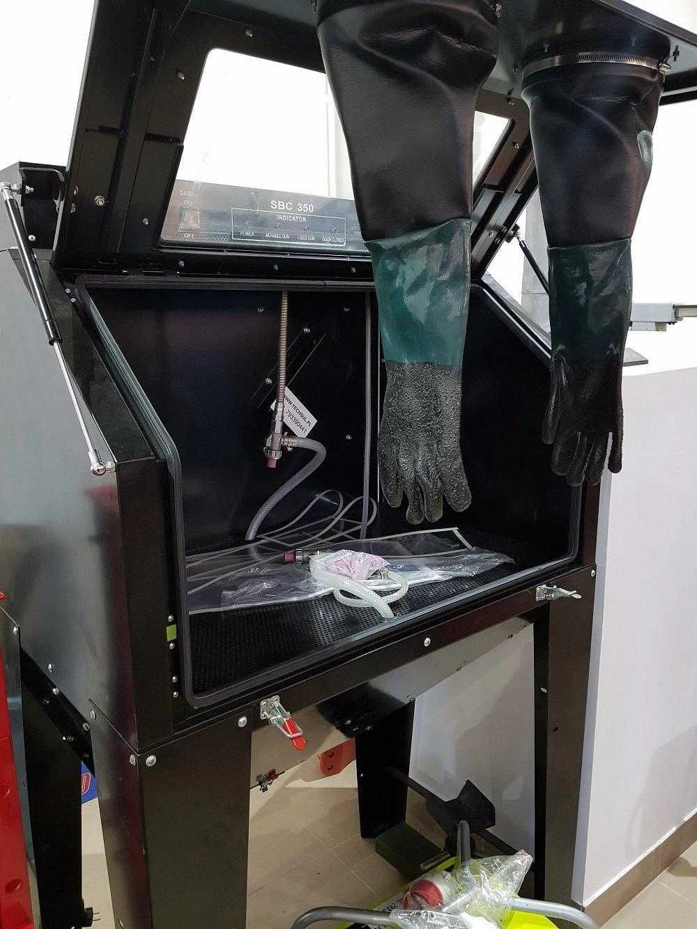 Piaskarka kabinowa 350l z filtrem odciągu pyłu kabina otwierana góra