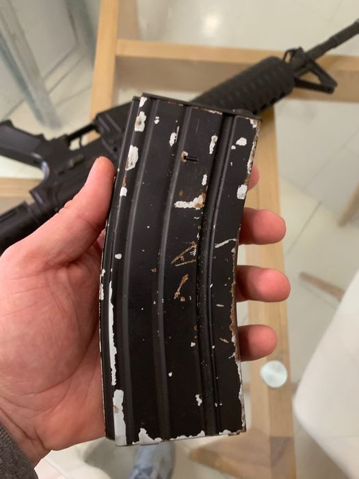 Arma airsoft (contém avaria)