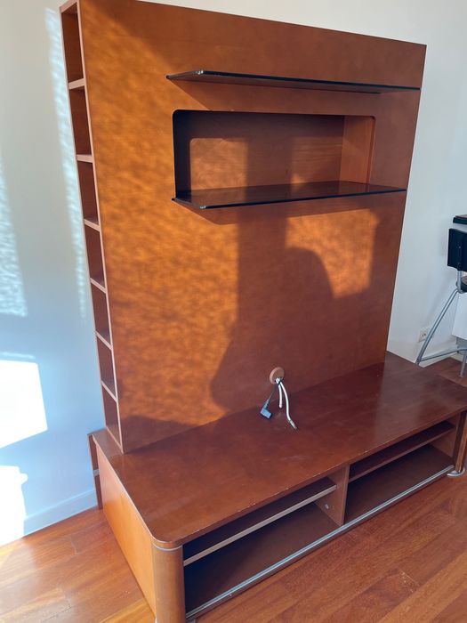 Drewniana szafka na tv