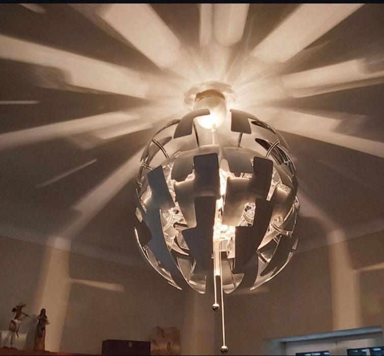 Lindo candeeiro , fecha e fica uma bola