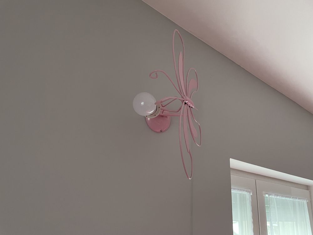 Sprzedam lampę różową motylek naścienna