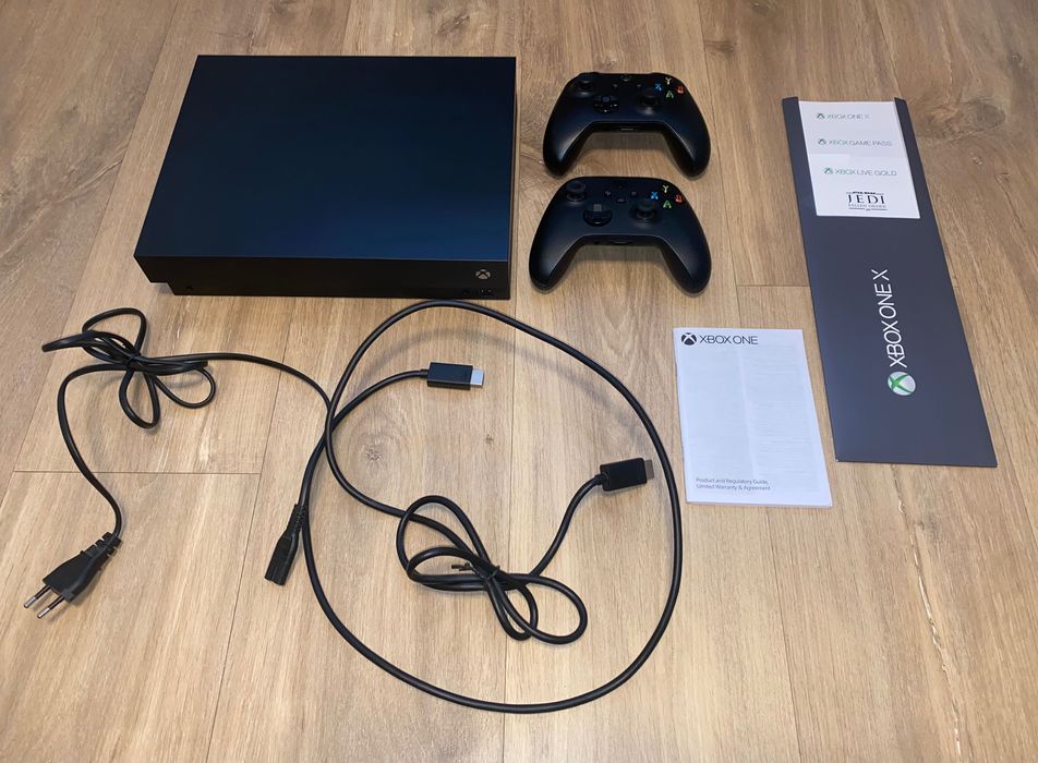 Konsola Xbox One X + 2 pady + 19 gier