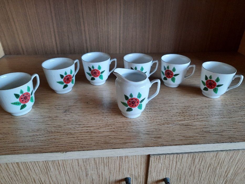 Filiżanki Wałbrzych 6 szt plus dzbanuszek porcelana zabytek PRL