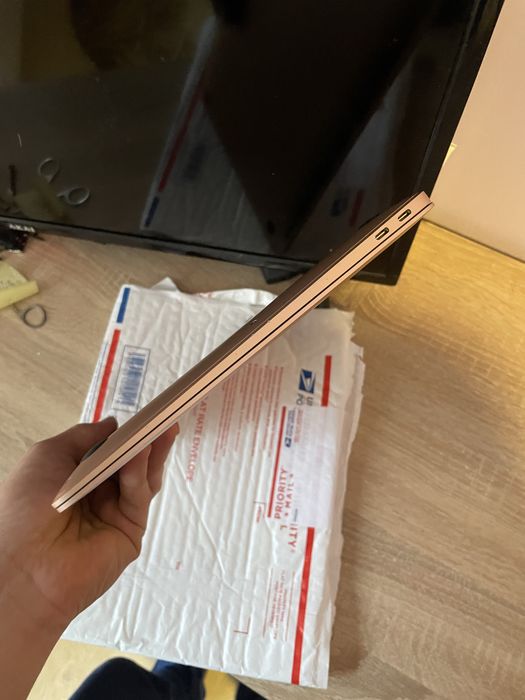 Macbook m1 air на запчастини або відновлення