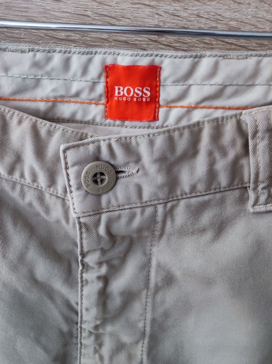 Hugo Boss beżowe męskie luźne spodnie r. 52