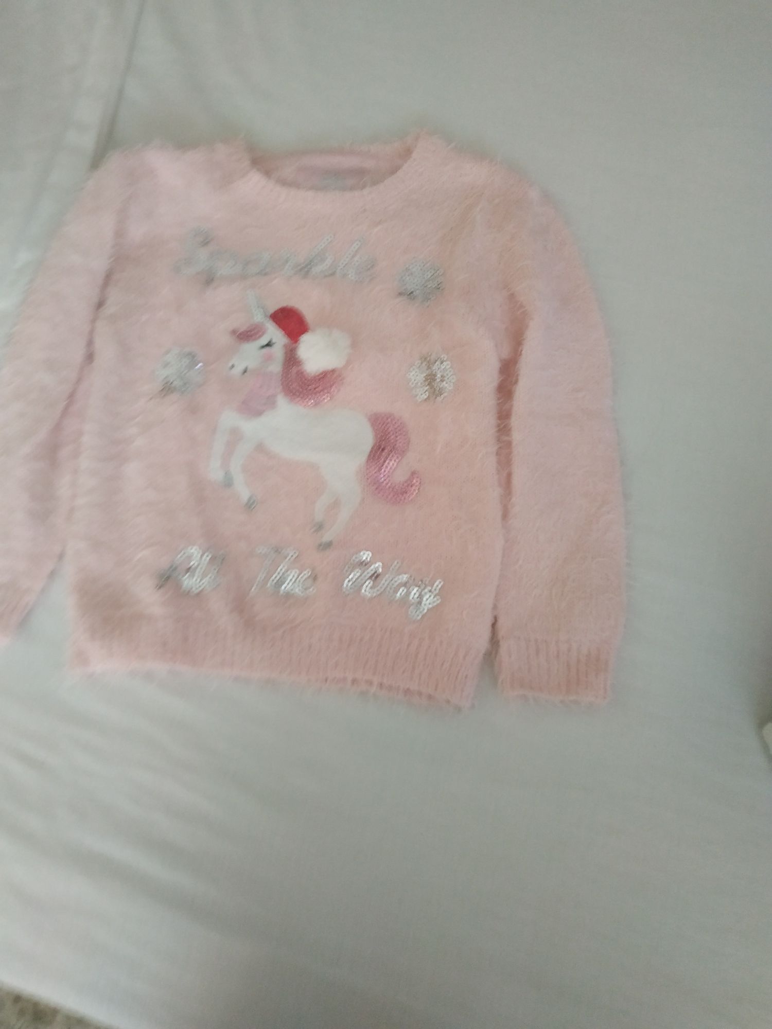 Camisola quente com unicórnio e pompom