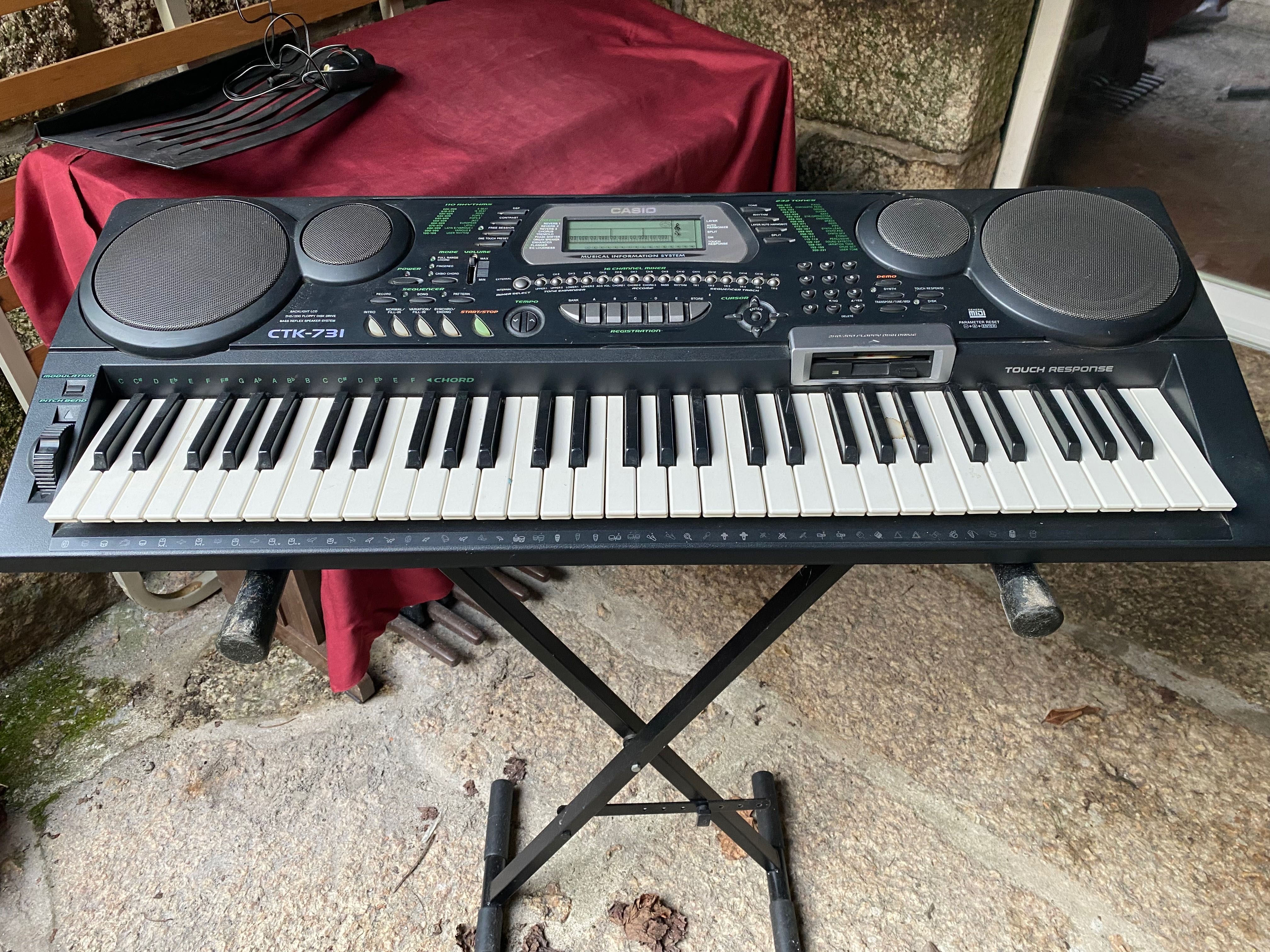 Teclado Casio CTK-731
