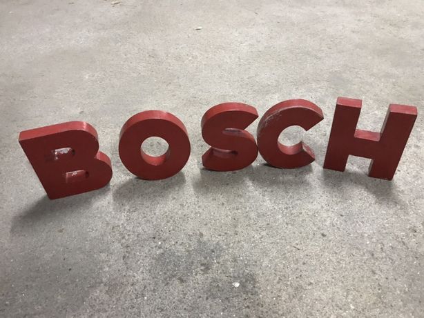 Publicidade Bosch em madeira