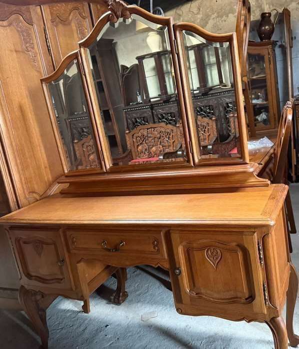 Sypialnia w stylu Ludwika-szafa,toaletka,szafki,łóżko