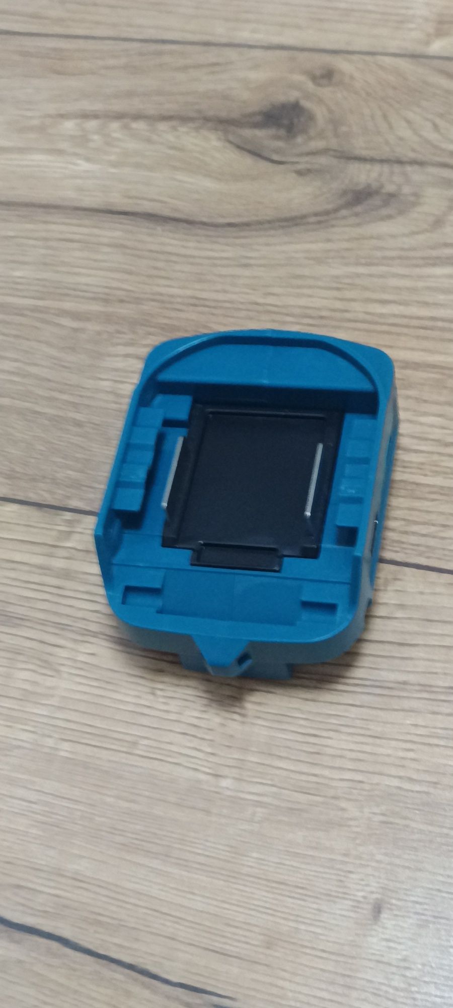Adapter do baterii Makita z portem USB A i USB C