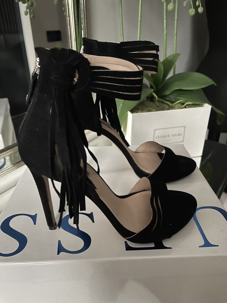 Guess  model Aida buty  szpilki czarne zamszowe 37