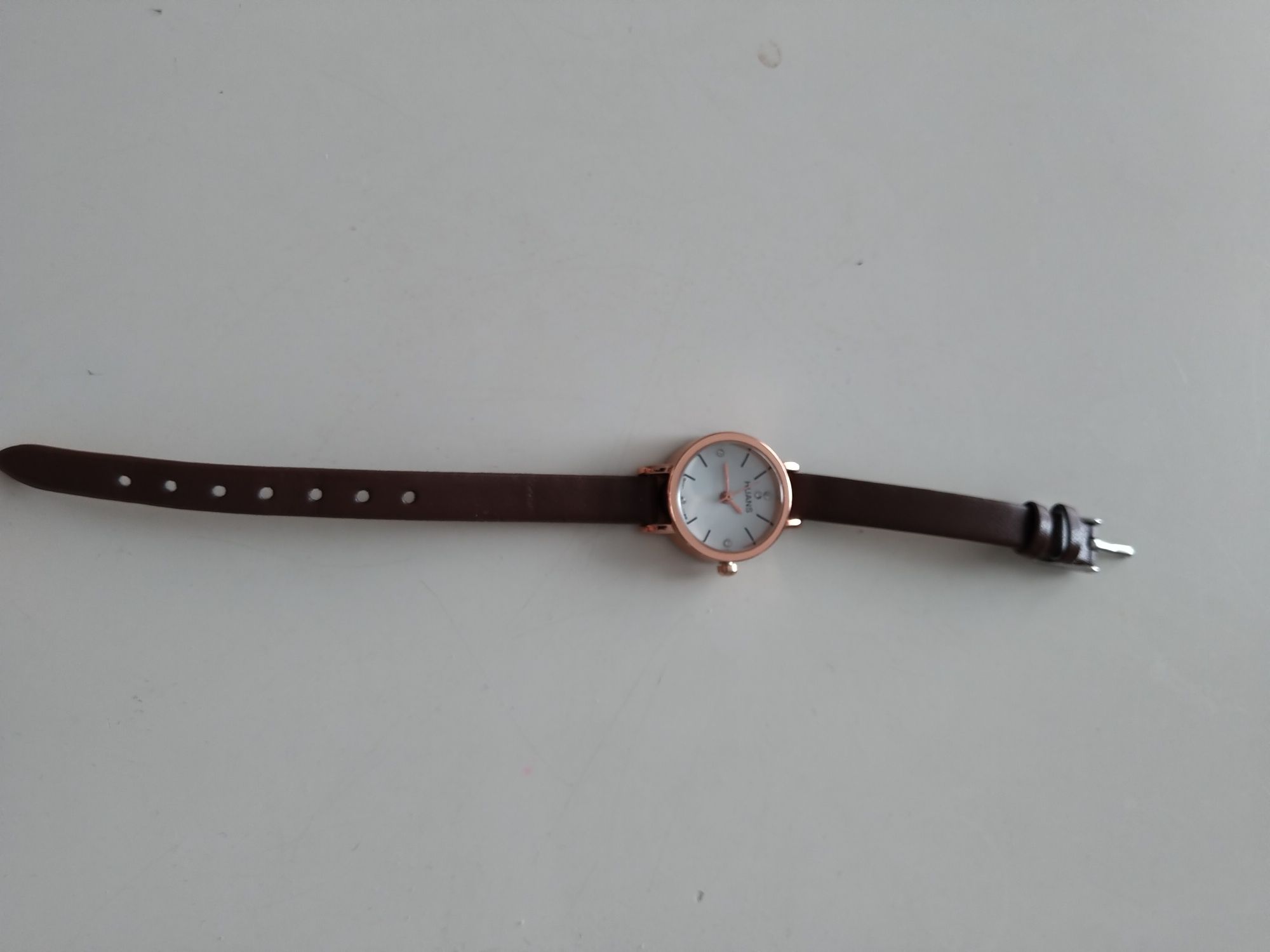 Minimalistyczny i elegancki zegarek