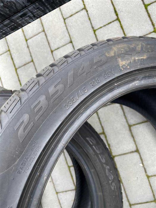 235 45 R18 Pirelli Winter SottoZero 3 98V 5-6mm