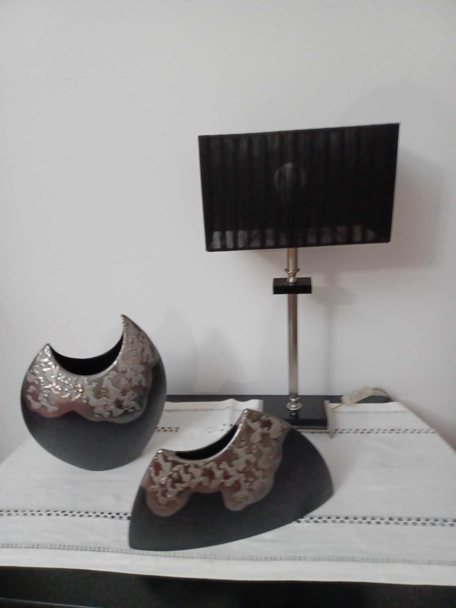 2 Peças Decorativas em tons preto e prateado