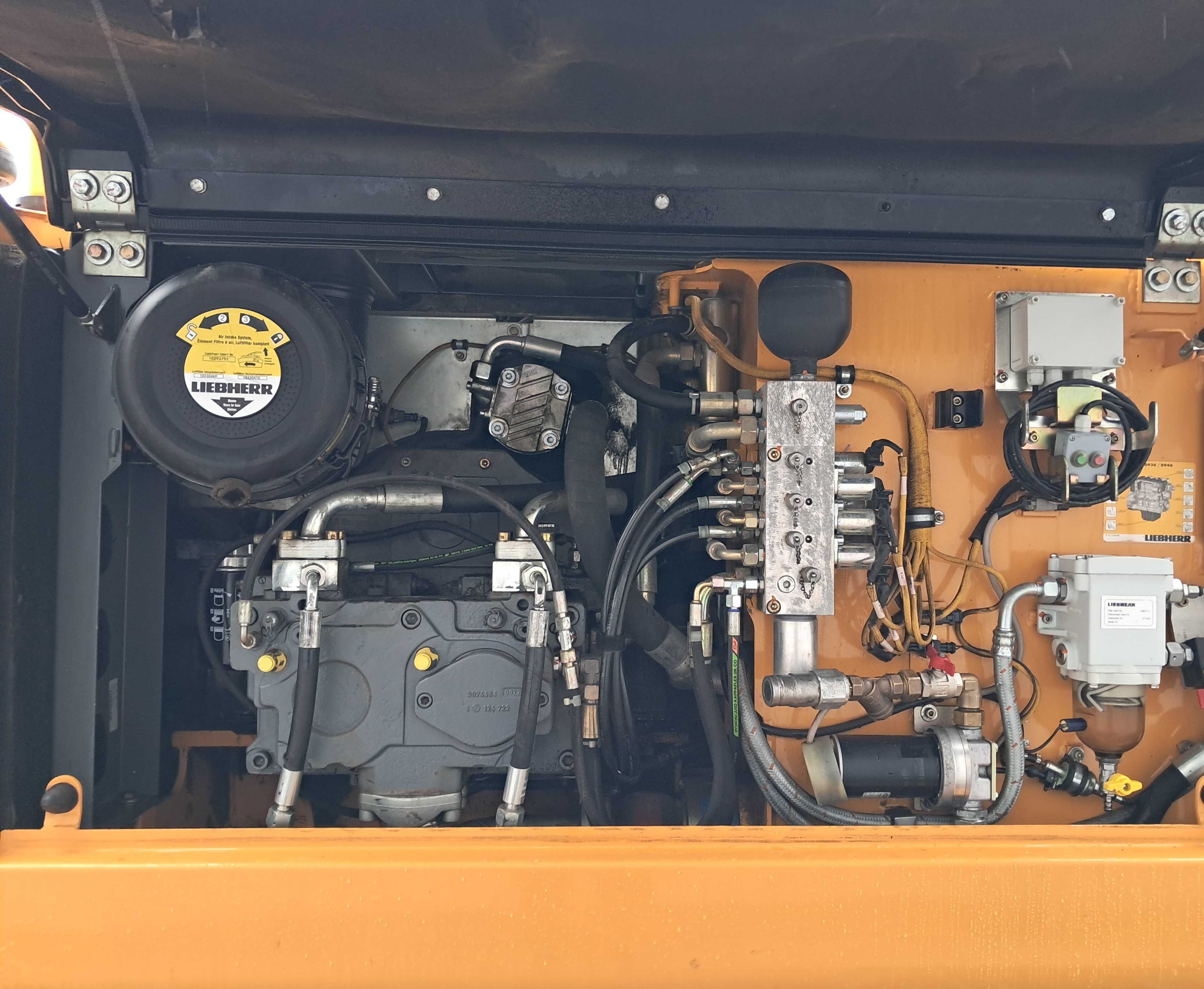 LIEBHERR R926 WLC Rototilt GPS 3D Engcon Szczypce Novatron Długie Ram.