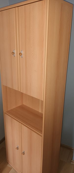 Szafa Wolnostojąca z 4 drzwiami i 1 półka bez zabudowy