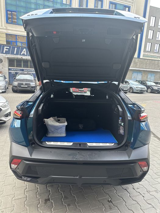 Автомобіль Peugeot 408 пежо 408