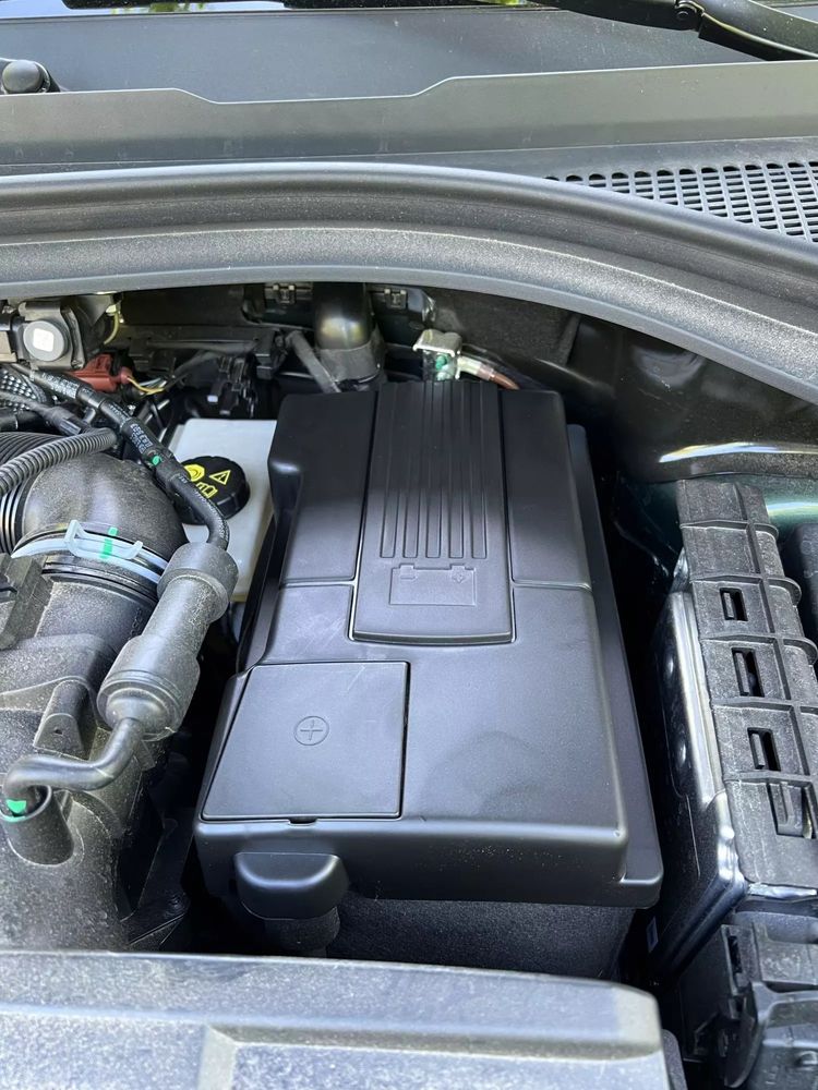 Крышка чехол аккумулятора пластиковая Skoda Kodiaq Volkswagen Tiguan