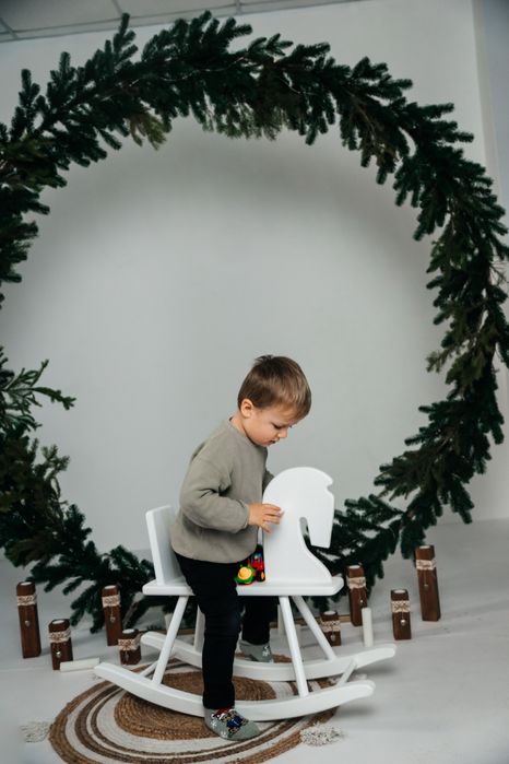 Коник - гойдалка,  білий,  дерев'яний