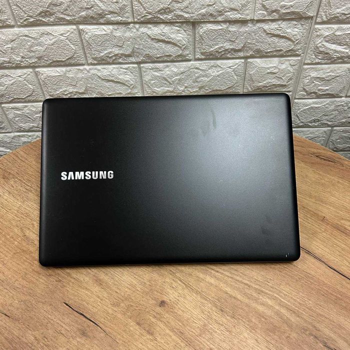 Samsung NP940Z5L-X03US 4K IPS Touch i7-6700HQ 16GB 256GB SSD GTX 950M