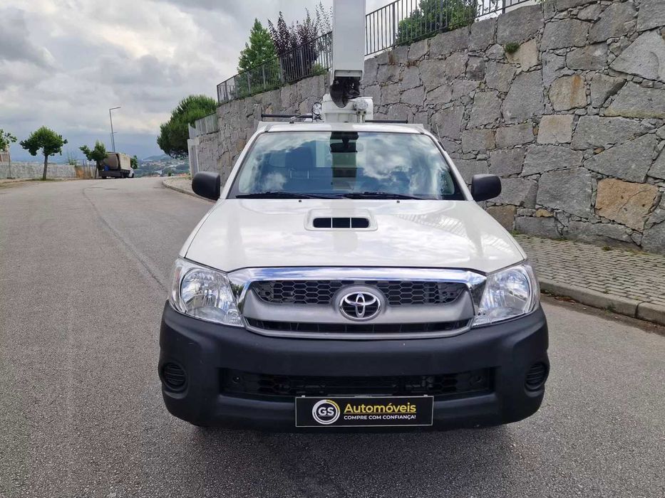 Toyota Hilux 2.5 D4-D 4x4 *Grua*