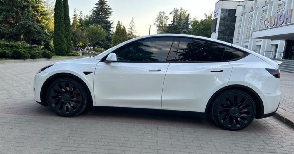 TESLA Y performance