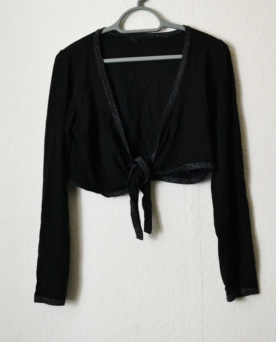 Czarne bolerko ze srebrną lamówką