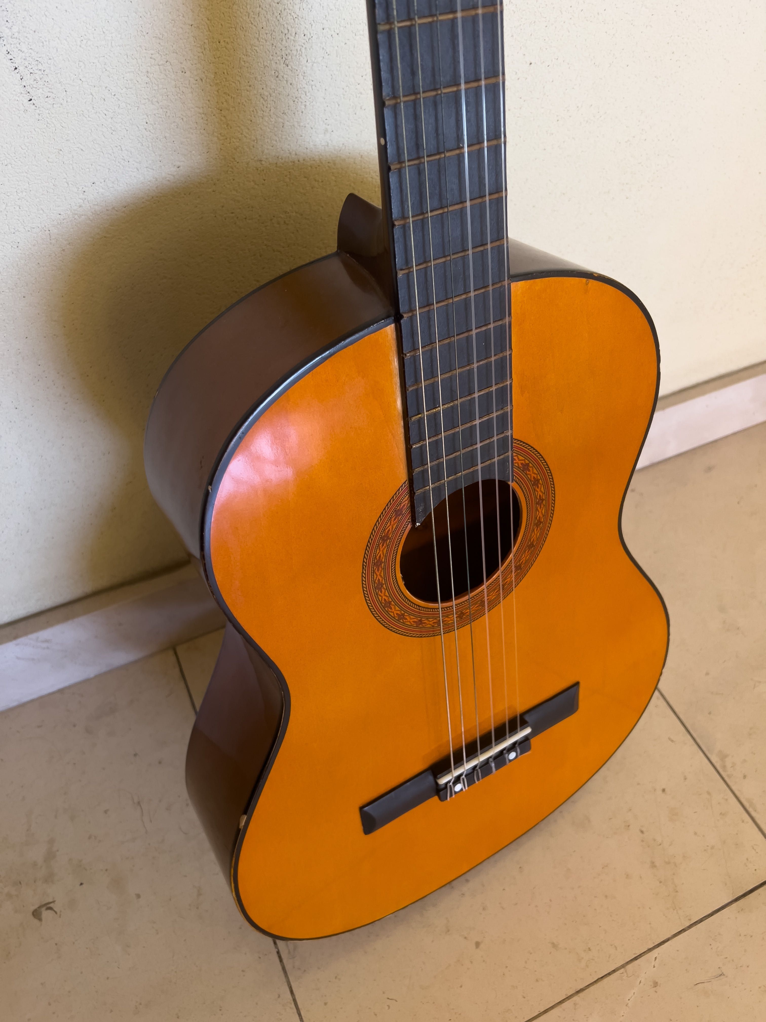 Guitarra clássica antiga