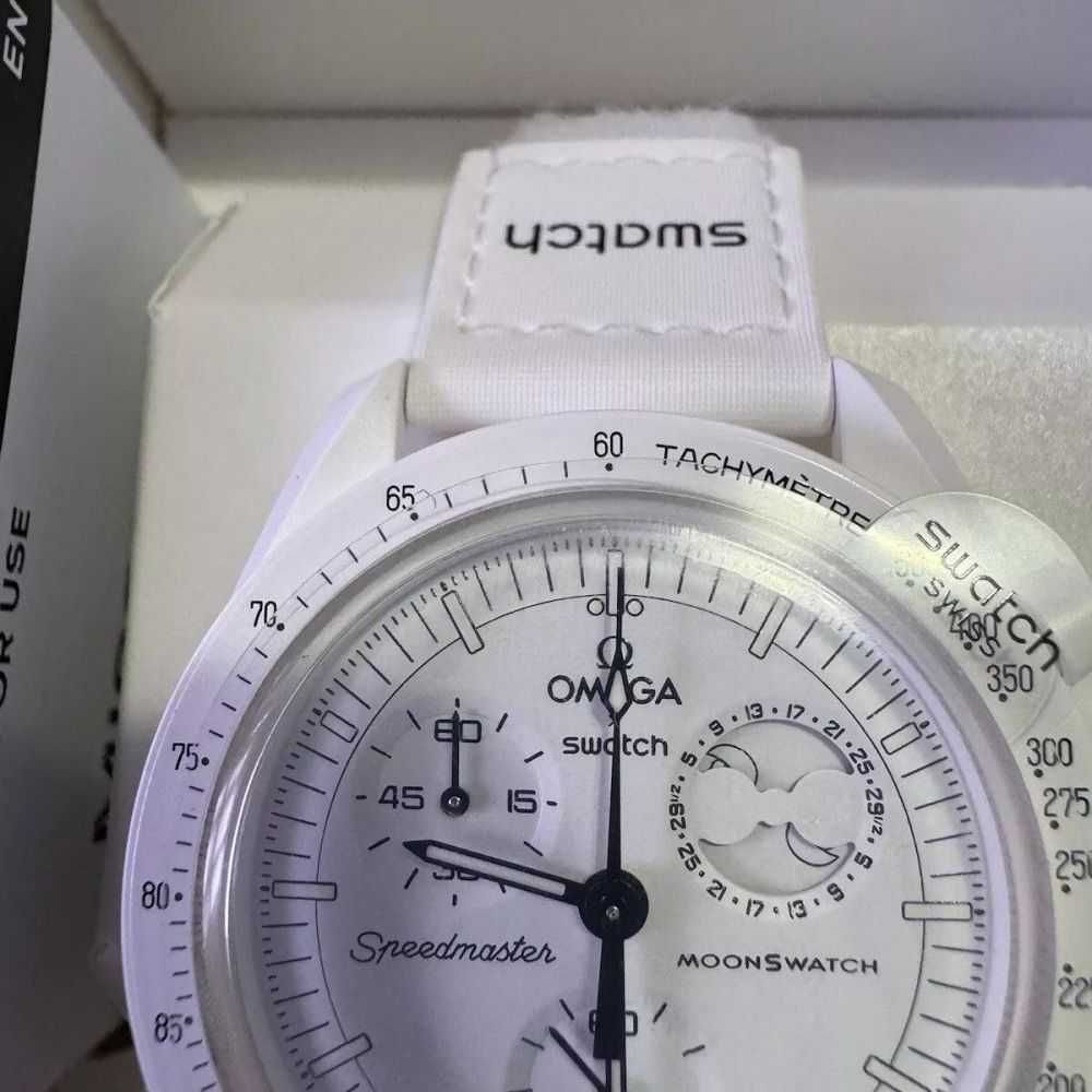 Zegar SO33W700 – Omega, Swatch i Snoopy Moonphase